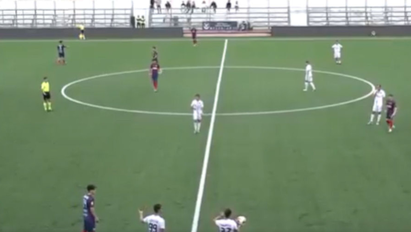 Viral-Σκηνικό έντασης στην Ιταλία: Το... fair play έγινε απίθανο γκολ από μακριά