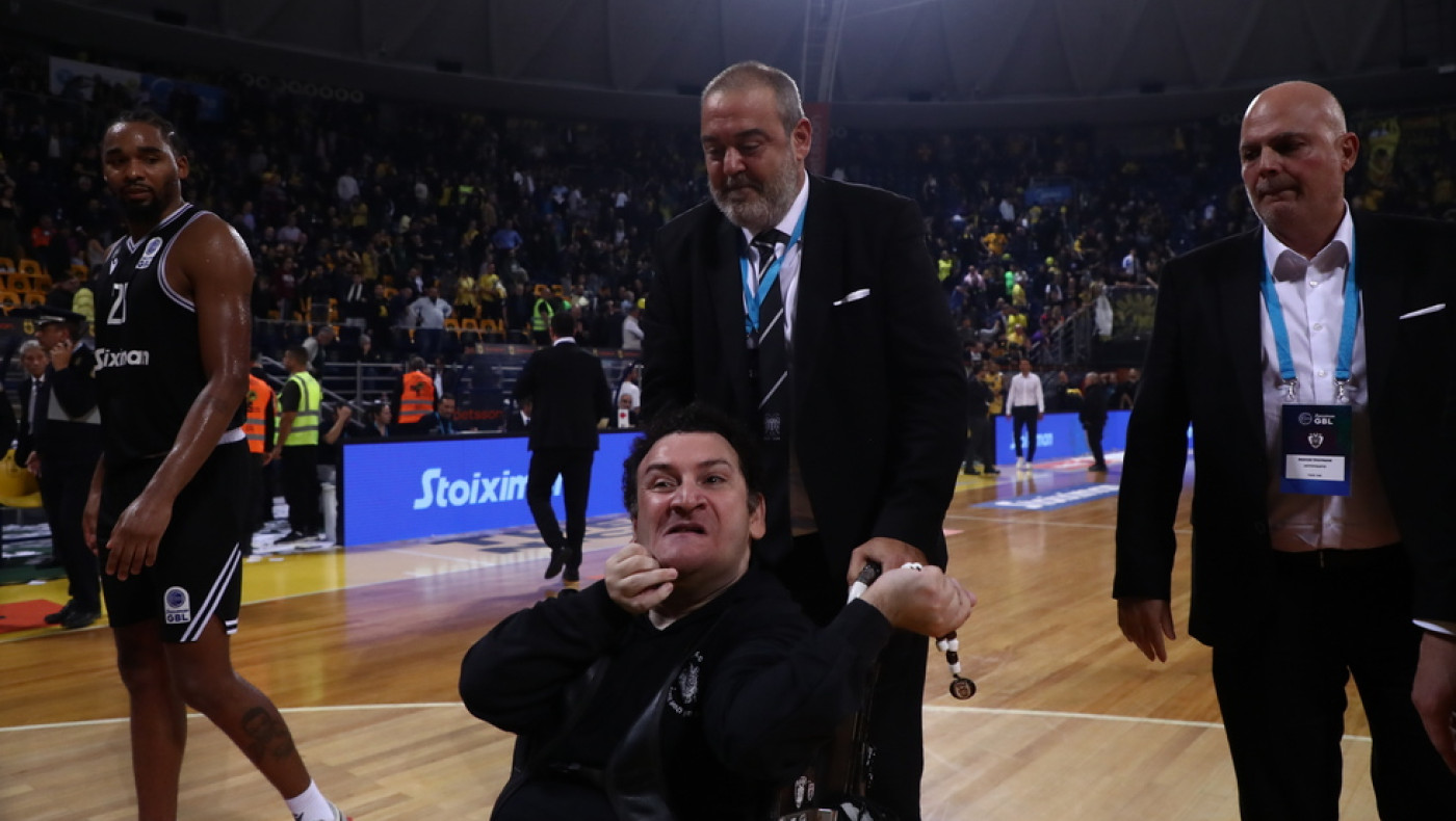 Οι πανηγυρισμοί των παικτών του ΠΑΟΚ με τον Γιαννάκη για τη νίκη επί του Άρη