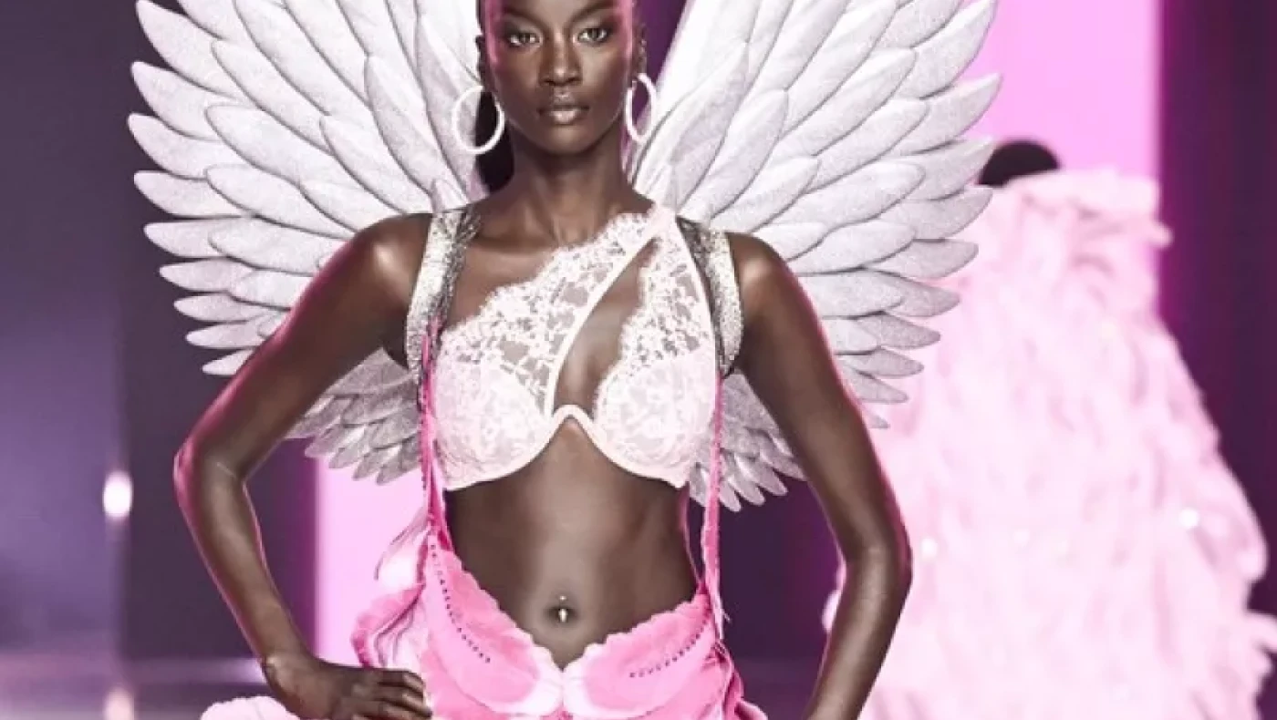 Άνοκ Γιάι: Η πρόσφυγας από το Σουδάν που ανακηρύχθηκε «Μοντέλο της Χρονιάς»