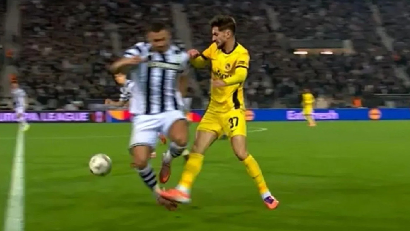 ΠΑΟΚ-Γιουνγκ Μπόις: Με δέκα παίκτες οι Ελβετοί από το 6ο λεπτό! (vid)