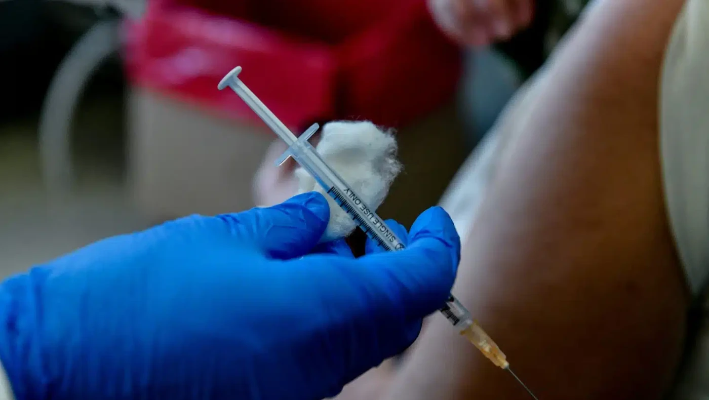 Το Δημόσιο θα αποζημιώσει συγγενείς 61χρονης που πέθανε εξαιτίας εμβολιασμού με το AstraZeneca