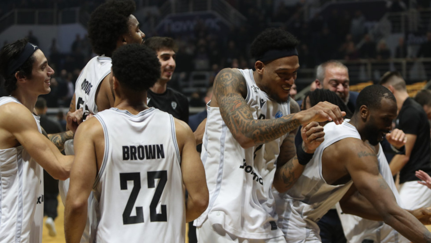 ΠΑΟΚ: Ομάδα και κόσμος έστησαν πάρτι μετά τη νίκη κόντρα στην Μπράουνσβαϊγκ