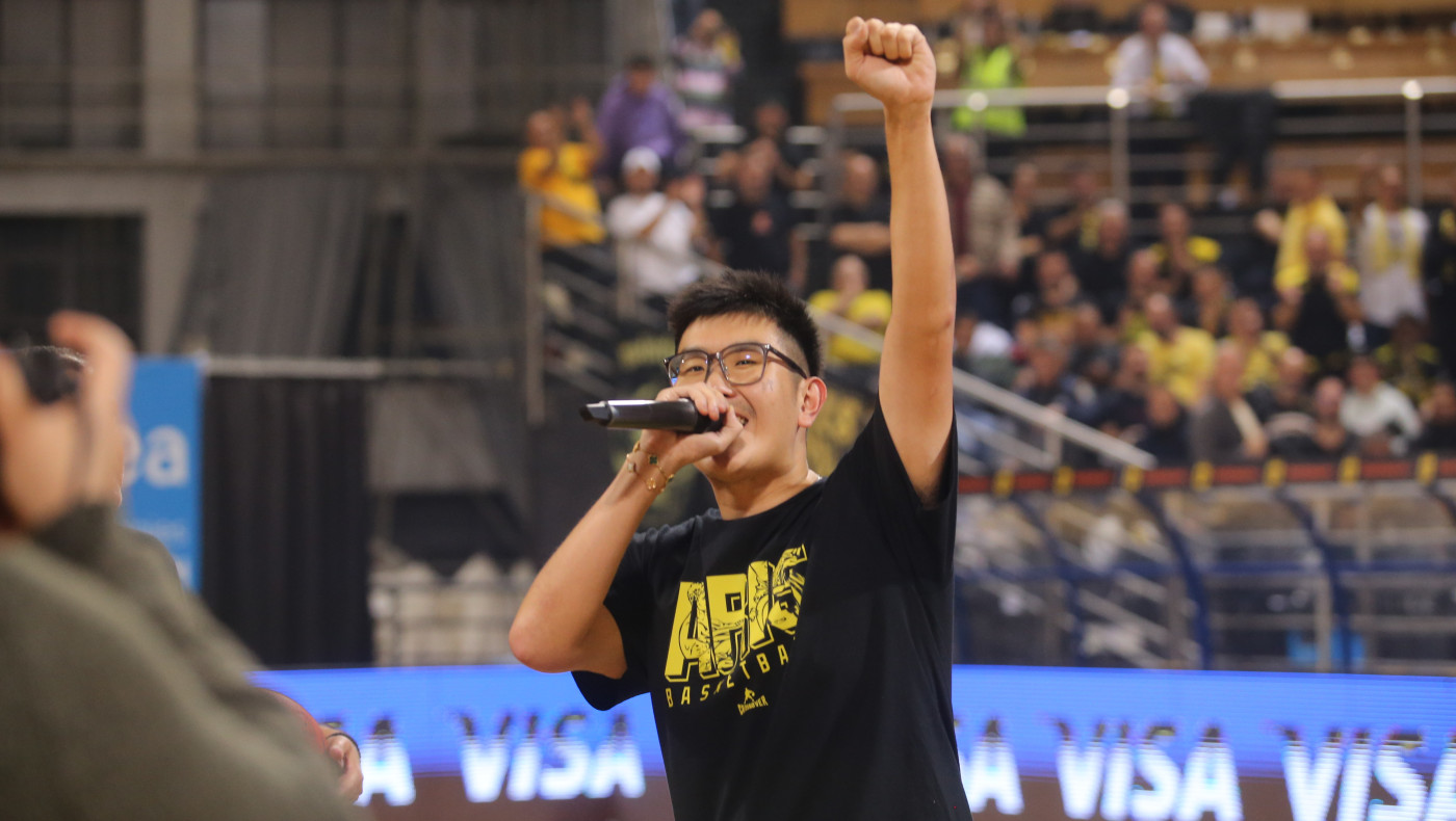 Η υπόσχεση που έγινε νωρίτερα πράξη: Σε 4 μήνες ο Σιάο έσβησε χρέη 2 εκατ. και έδωσε άλλα τόσα