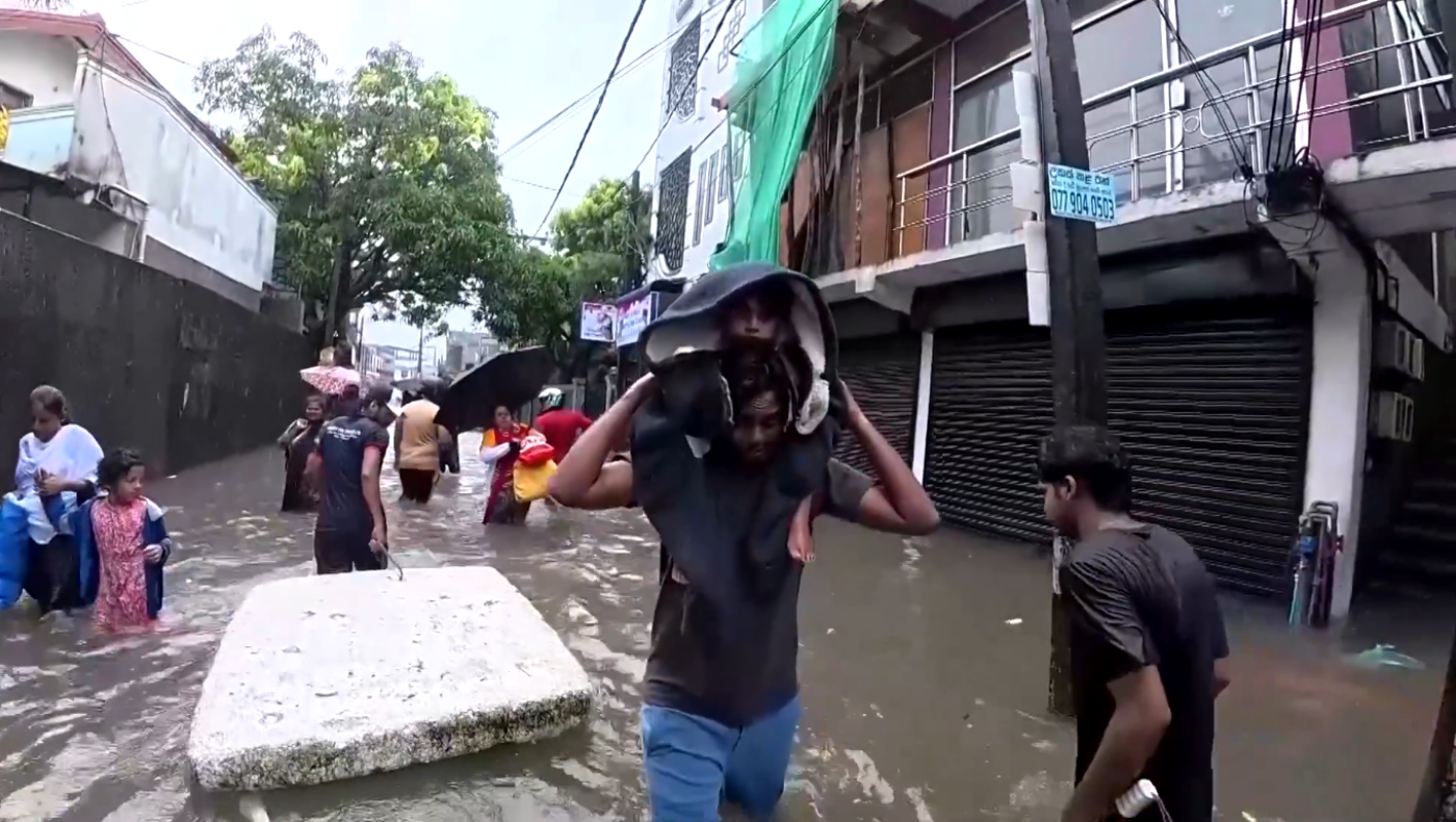 Τουλάχιστον 123 νεκροί μετά τον φονικό κυκλώνα στη Σρι Λάνκα-44.000 οι εκτοπισμένοι