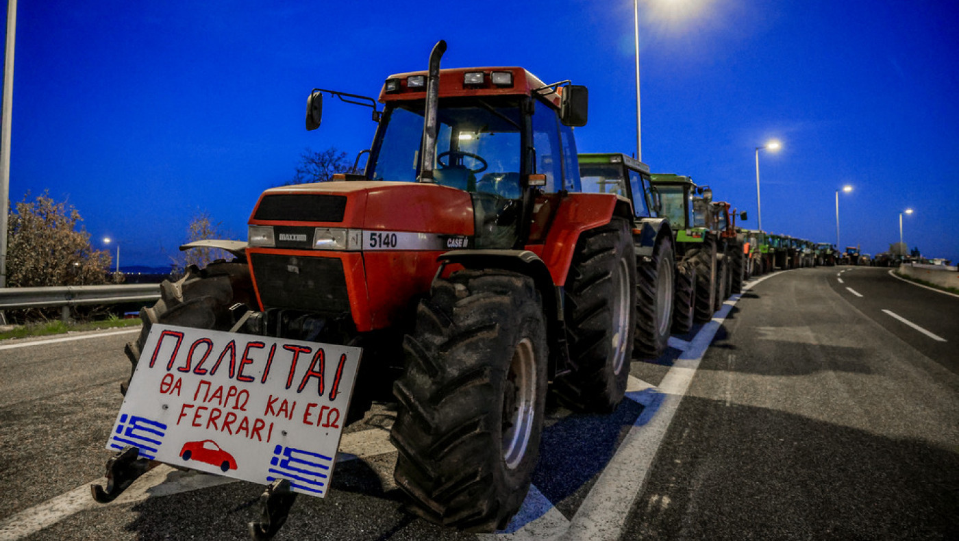 Οι αγρότες κλιμακώνουν τις κινητοποιήσεις: Μπάχαλο με τις πληρωμές