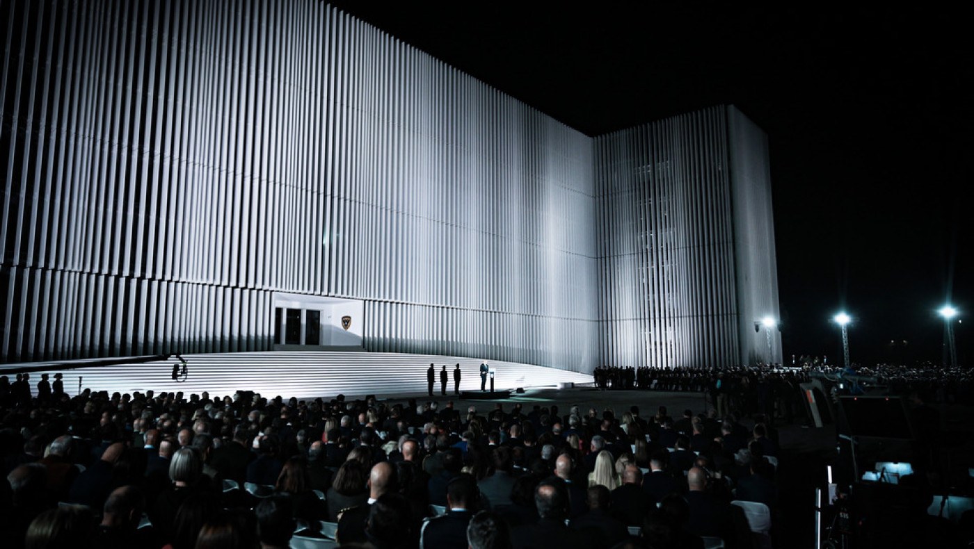 Η ELVIAL με ιδιαίτερη υπερηφάνεια σφραγίζει με την παρουσία της τη νέα εμβληματική όψη του Υπουργείου Εθνικής Άμυνας