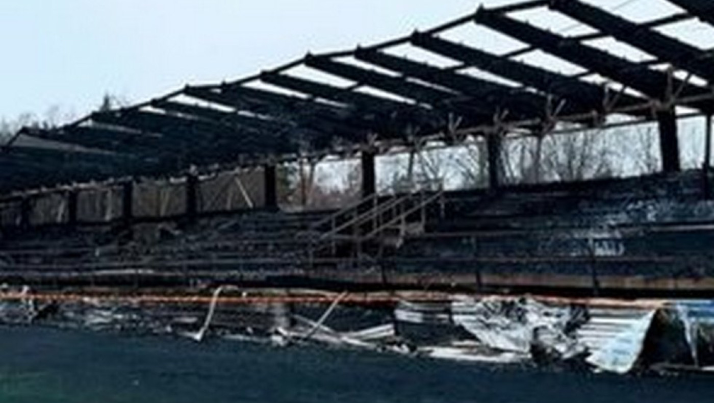 Οπαδοί έβαλαν φωτιά στο γήπεδο επειδή… η ομάδα τους υποβιβάστηκε