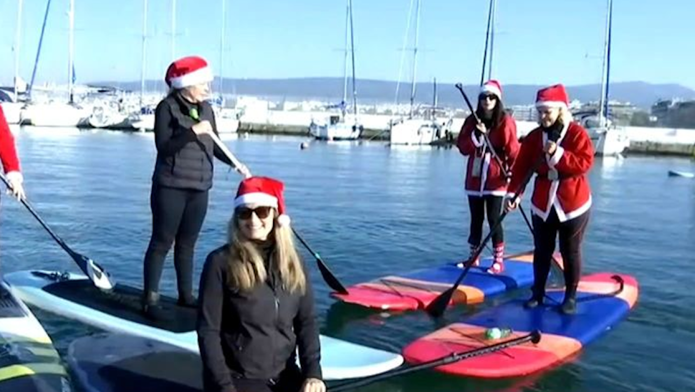 5o Santa SUP: Στις 11:00 σερφάρουν οι Αγιοβασίληδες στον Θερμαϊκό