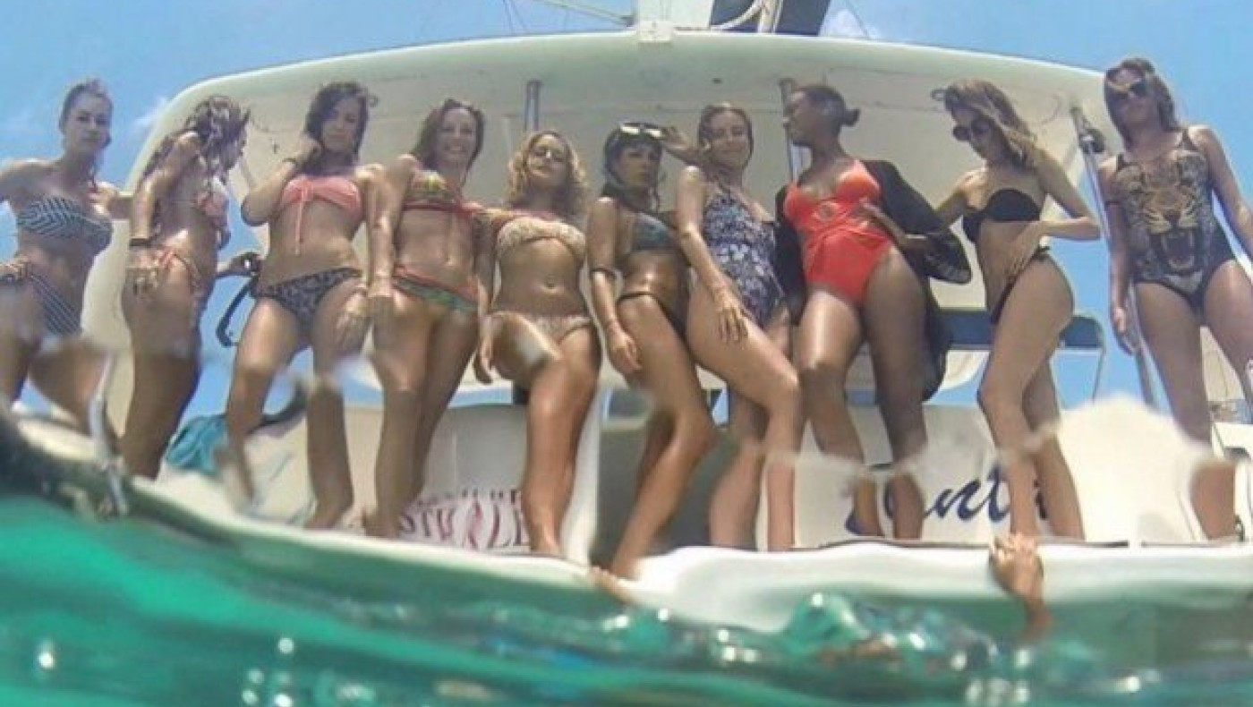 Η Μάρτα        και     η   καυτή     παρέα της! (pic)