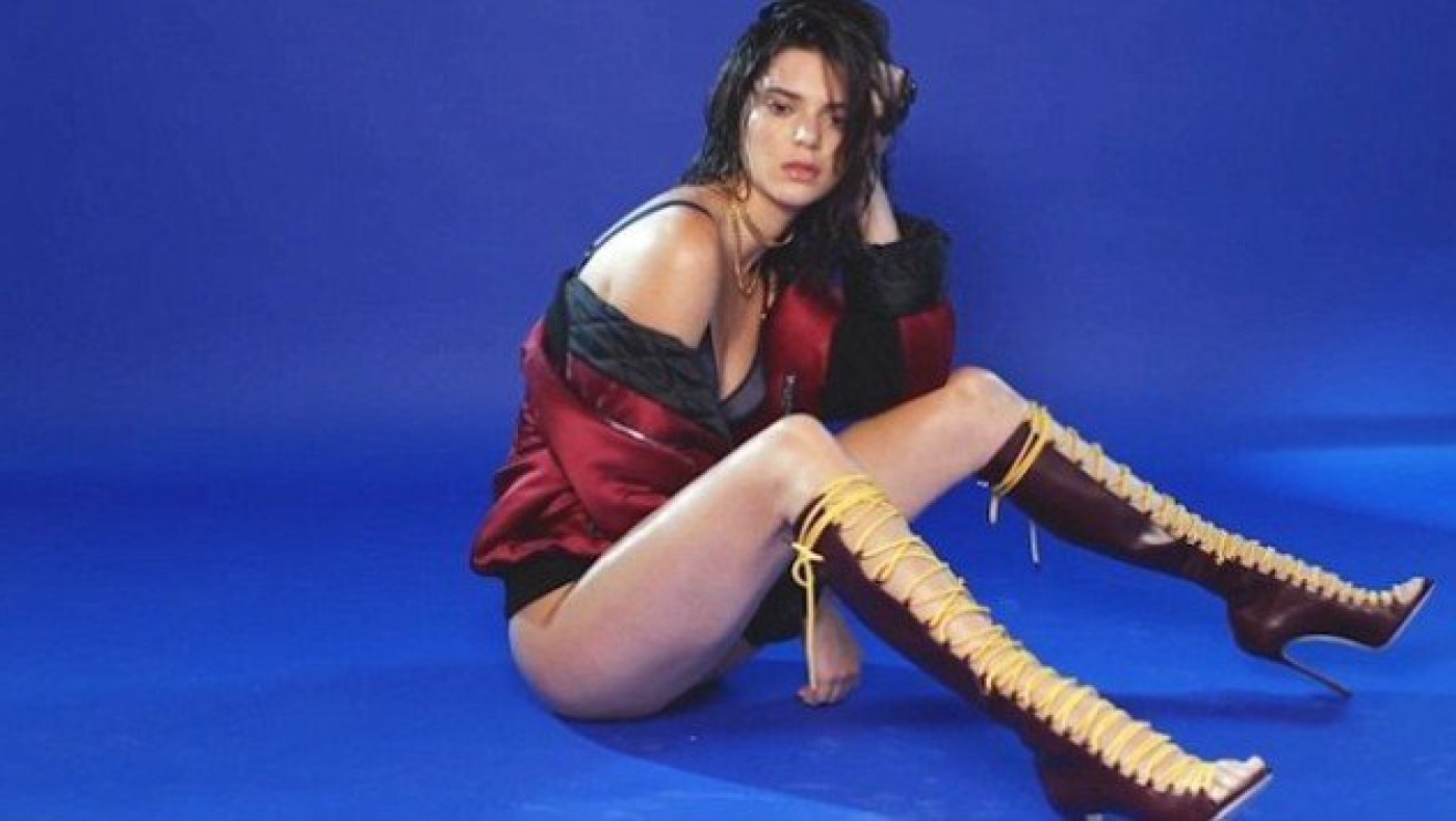 Πιο σέξι πεθαίνεις                   η Κένταλ Τζένερ (vid+pics)