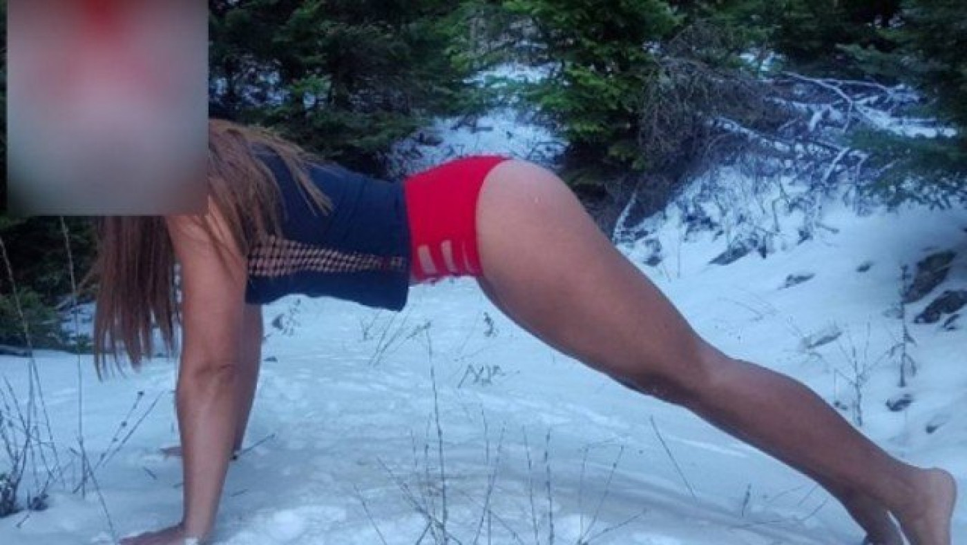 Γνωστή Ελληνίδα κάνει κάμψεις στο χιόνι φορώντας το μαγιό της! (ΦΩΤΟ)