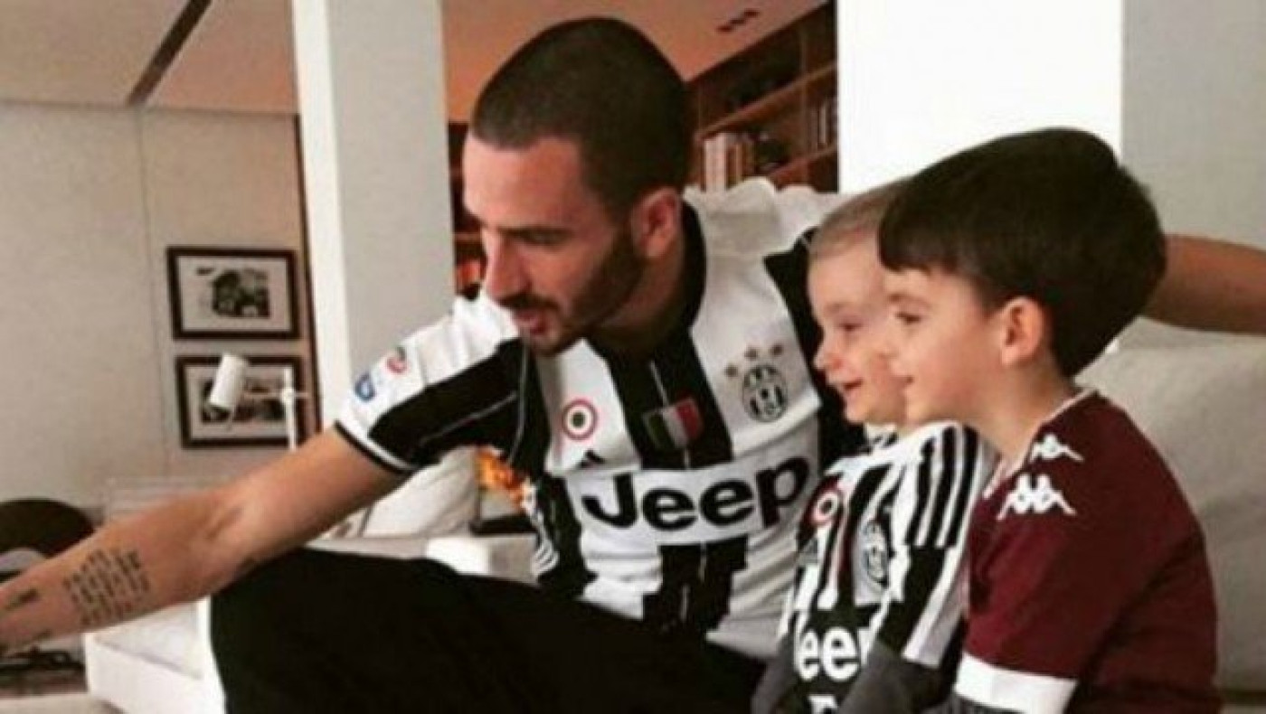 Ο μικρός Μπονούτσι      υποστηρίζει        την     Τορίνο!