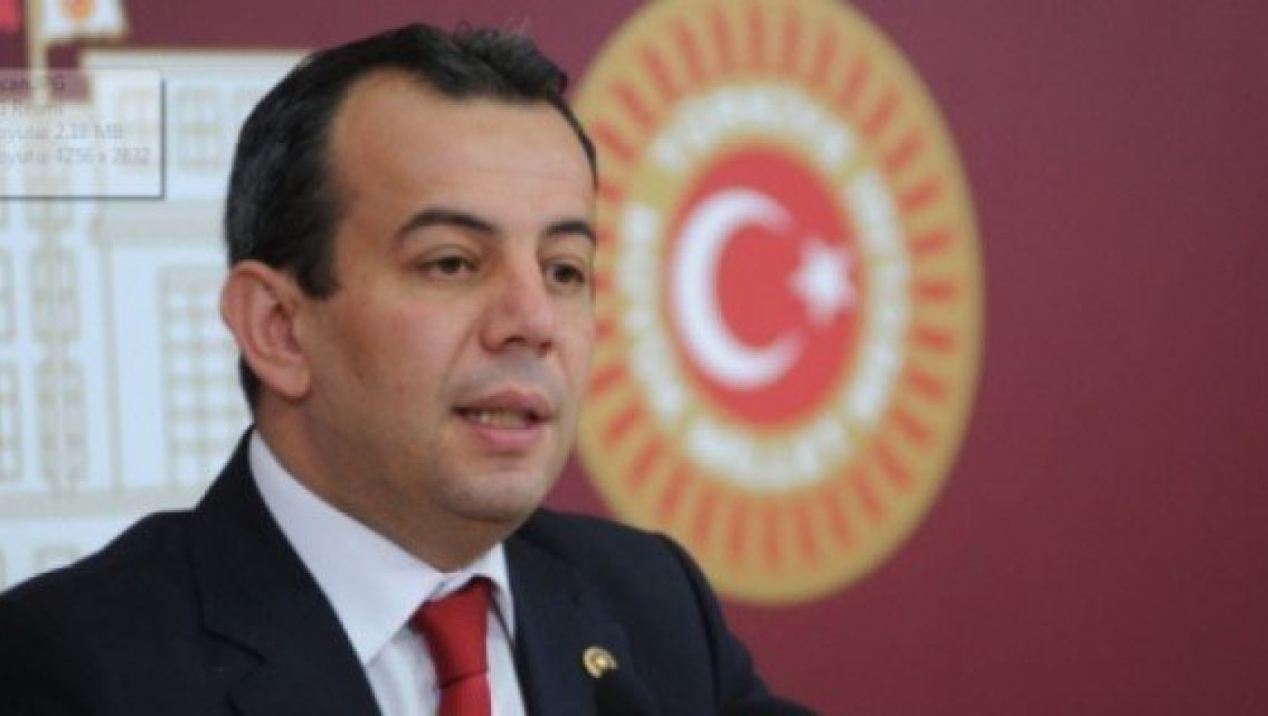 Τούρκος βουλευτής: Θα υψώσω την τουρκική σημαία στα νησιά του Αιγαίου