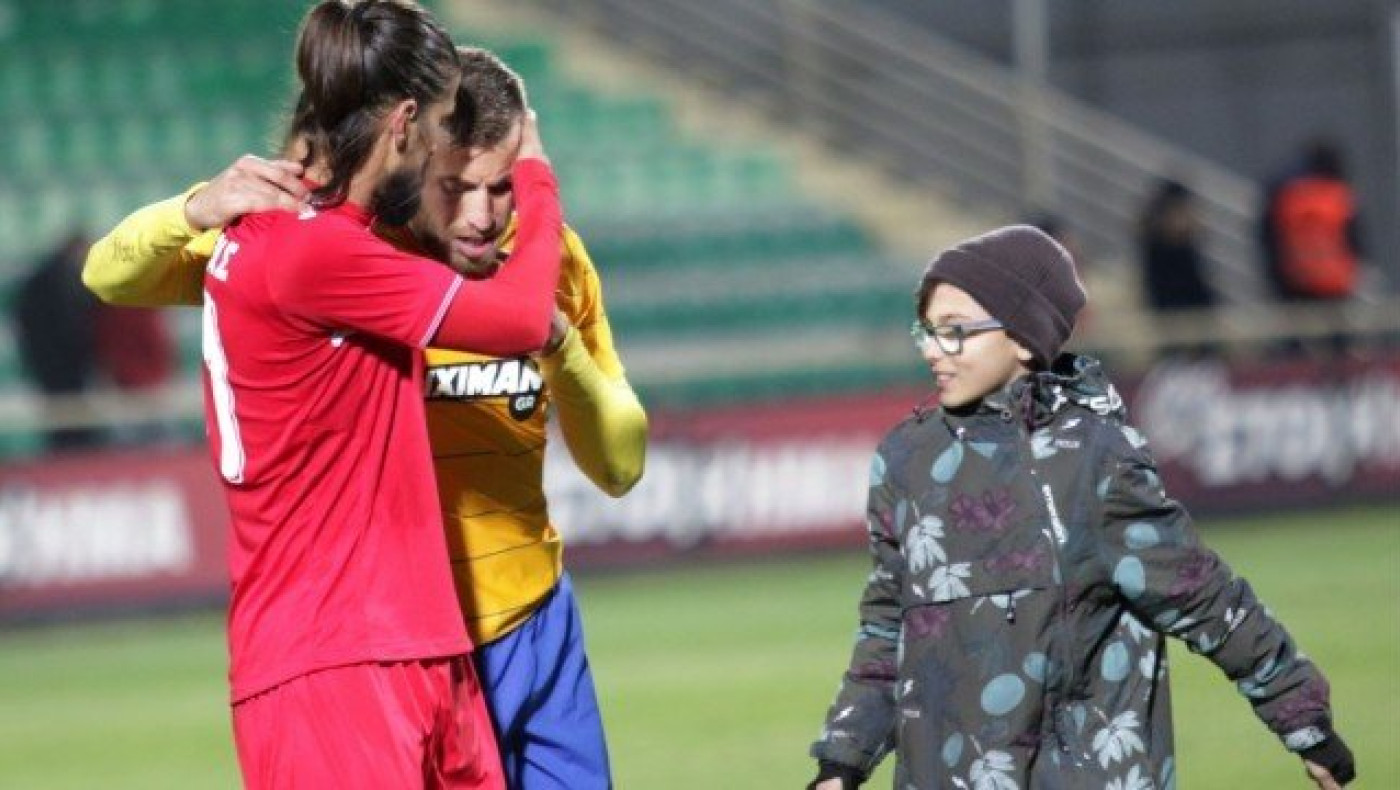 Εκτός με Ηρακλή     ο                                         Λισγάρας