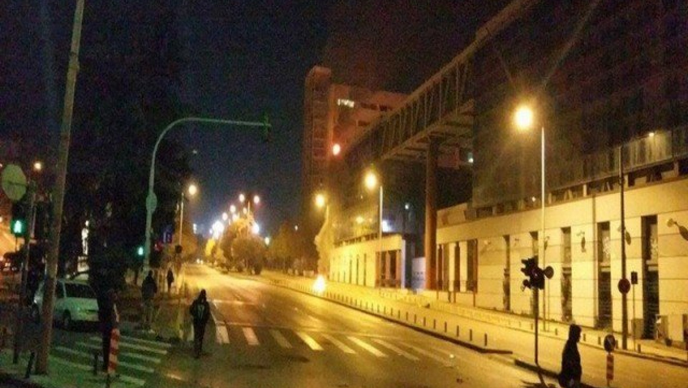 Αντιεξουσιάστες έβαλαν φωτιά στο Φυσικό του      ΑΠΘ