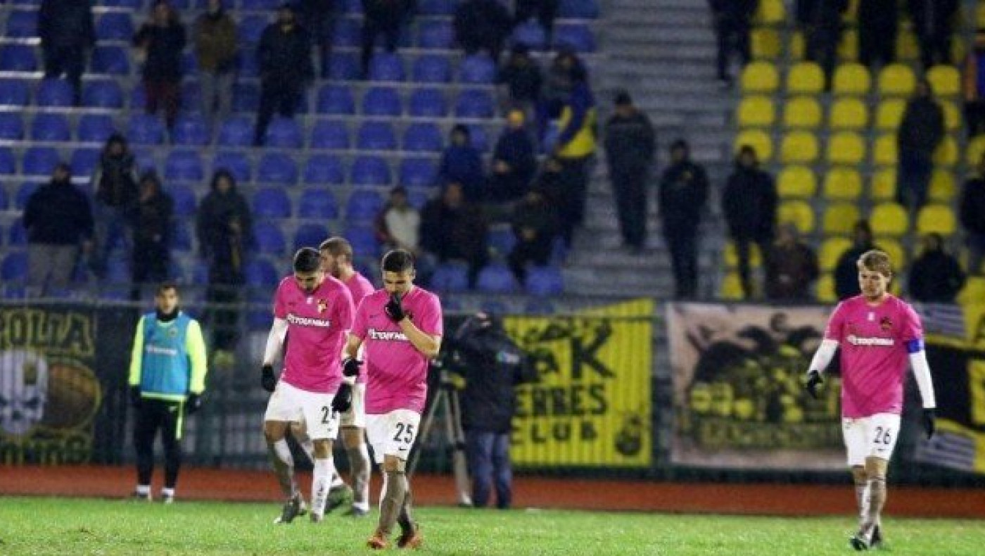 Ξέσπασμα των οπαδών της ΑΕΚ κατά         των παικτών