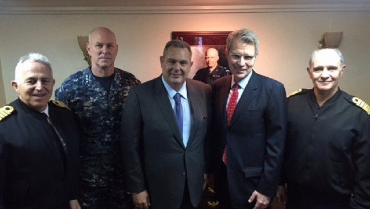 Ο Καμμένος έβγαλε την πιο... σκληρή selfie που έχετε δει! (ΦΩΤΟ)