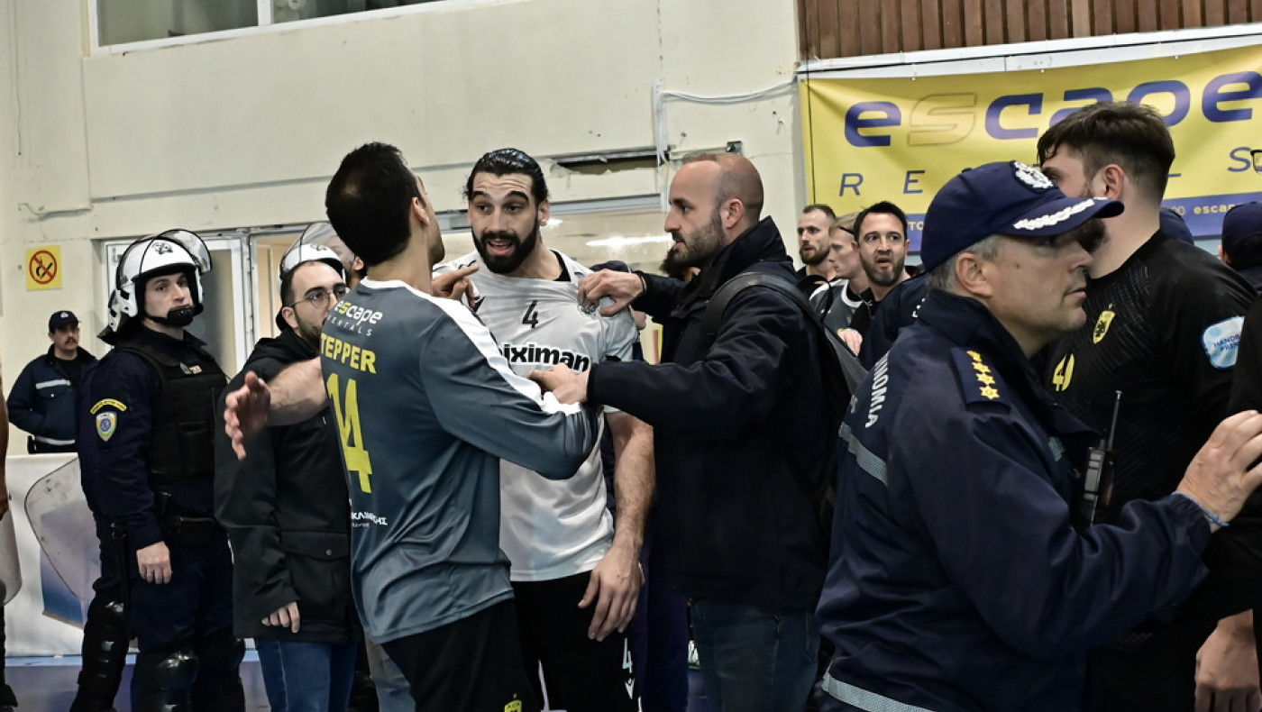 ΔΕΑΒ: Πρόστιμο στην ΑΕΚ για την εισβολή οπαδών στον αγώνα χάντμπολ με τον ΠΑΟΚ