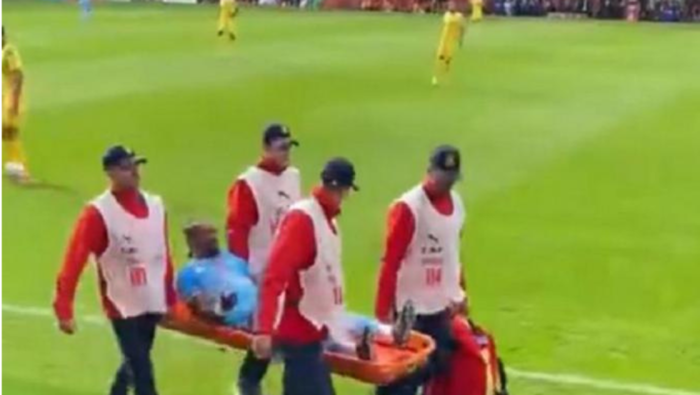 Απίστευτο! Ο Μουτουσαμί του Ατρόμητου βγήκε με φορείο για να μην αποβληθεί