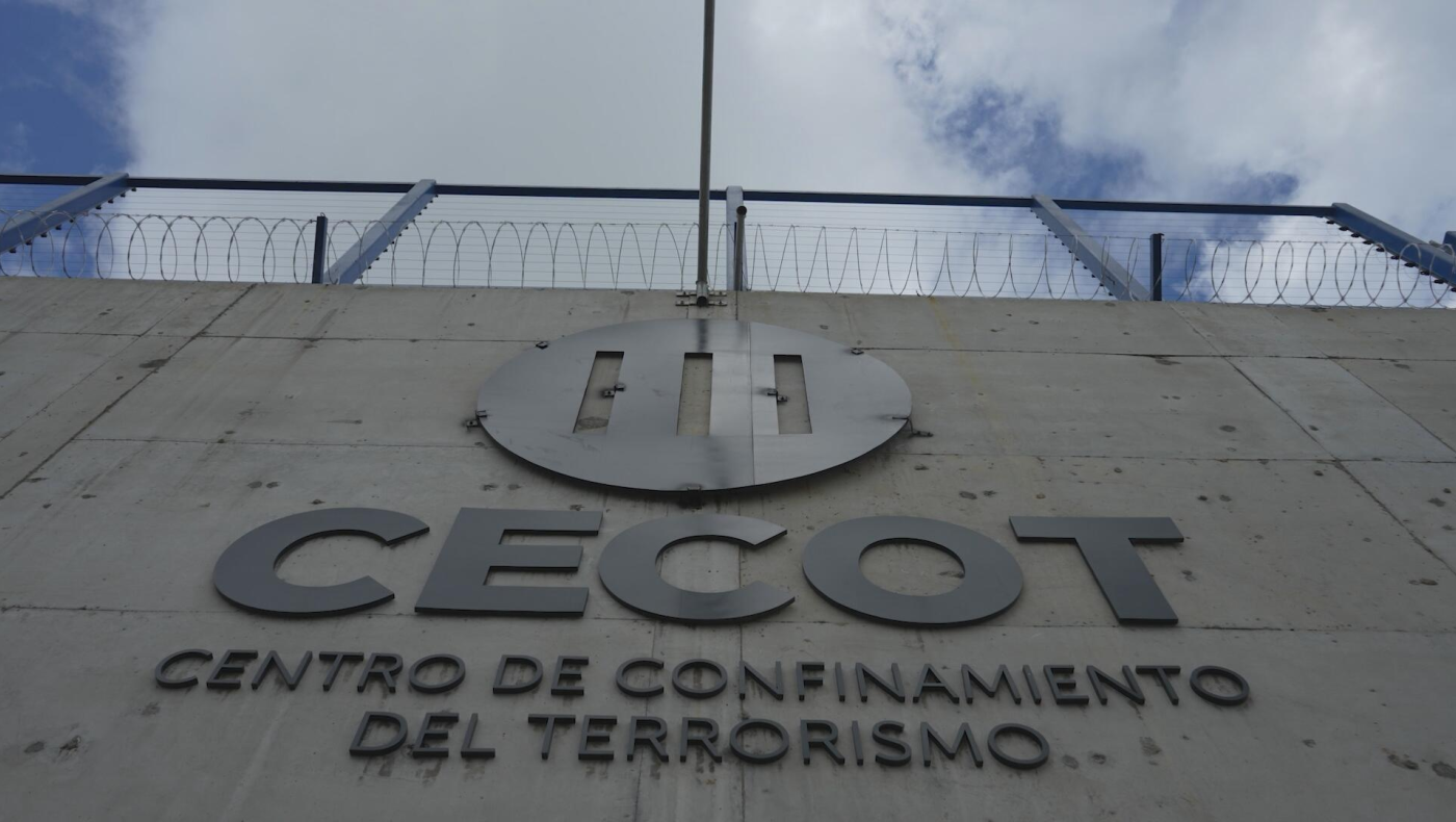 Ποια χώρα απειλεί να απελευθερώσει όλους τους κρατουμένους από φυλακή-κολαστήριο