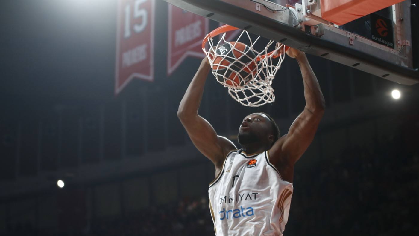 Dubai BC: Το τρομερό τρίποντο του Καμπενγκέλε από το κέντρο