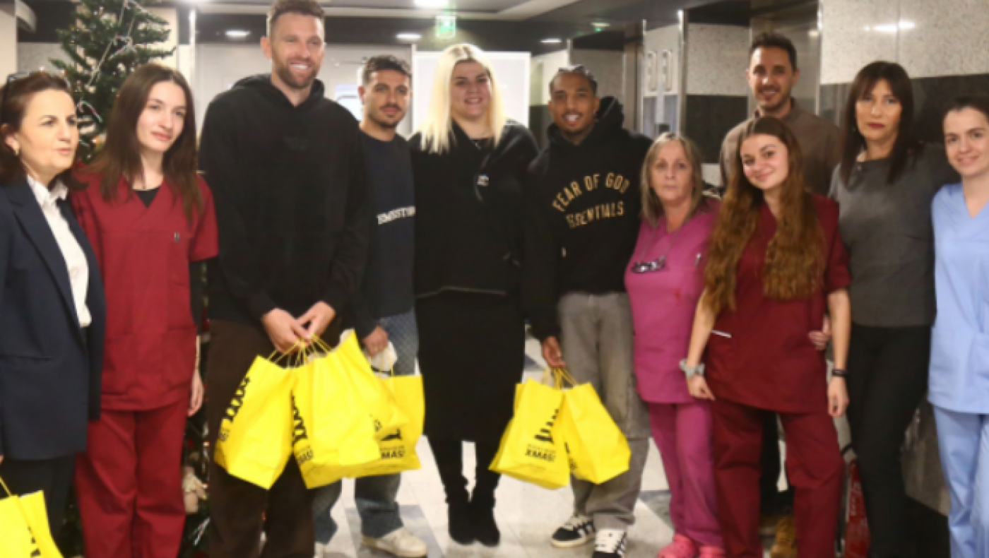 Βρέθηκαν στο Διαβαλκανικό και μοίρασαν δώρα και χαμόγελα παίκτες του Άρη