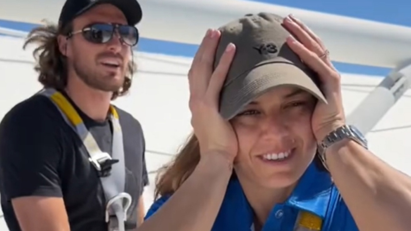 Τρομαγμένη η Σάκκαρη, ανέβηκε με τον Τσιτσιπά στην κορυφή του σταδίου του Περθ