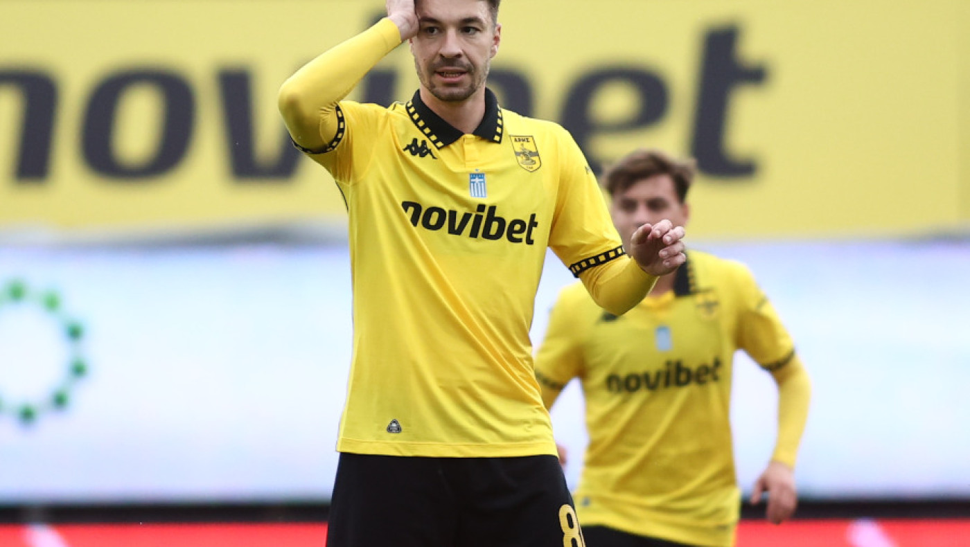 Άρης: Αντικαταστάθηκε και έφυγε για τα αποδυτήρια ο Μορόν