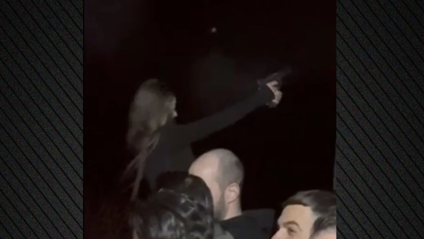 Έρευνα για την αστυνομικό που φαίνεται σε βίντεο να πυροβολεί... άσκοπα