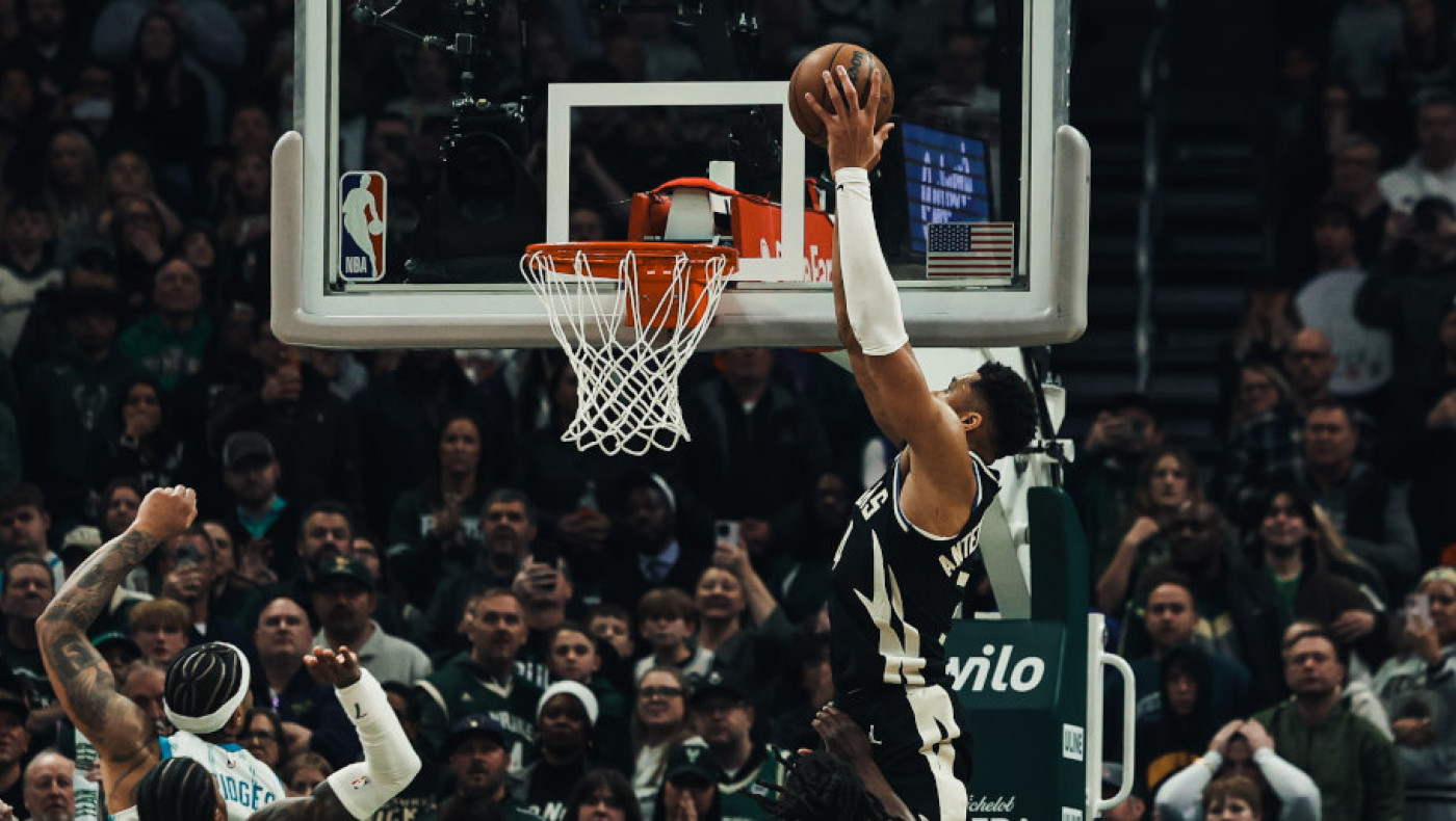 Έγραψε ιστορία ο Γιάννης Αντετοκούνμπο: Ξεπέρασε τον Τζαμπάρ!