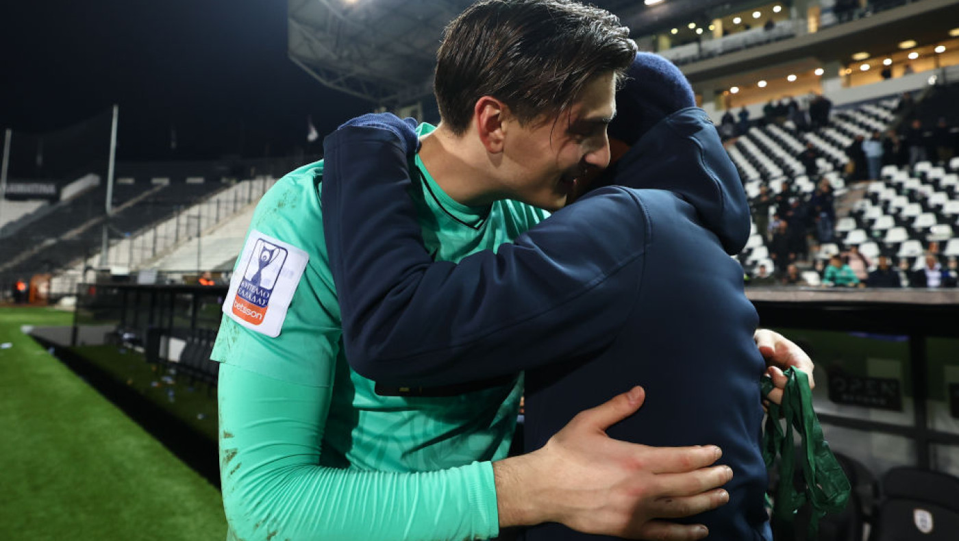 Ραζβάν Λουτσέσκου: Η... πατρική αγκαλιά στον Δημήτρη Μοναστηρλή