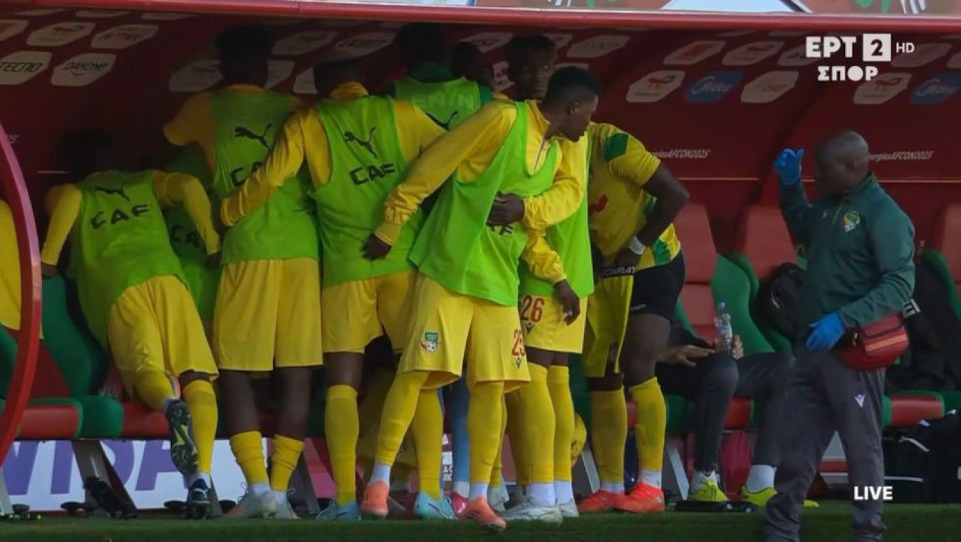 ΕΠΟΣ: Οι παίκτες του Μπενίν έκρυψαν συμπαίκτη για να... αλλάξει σορτσάκι