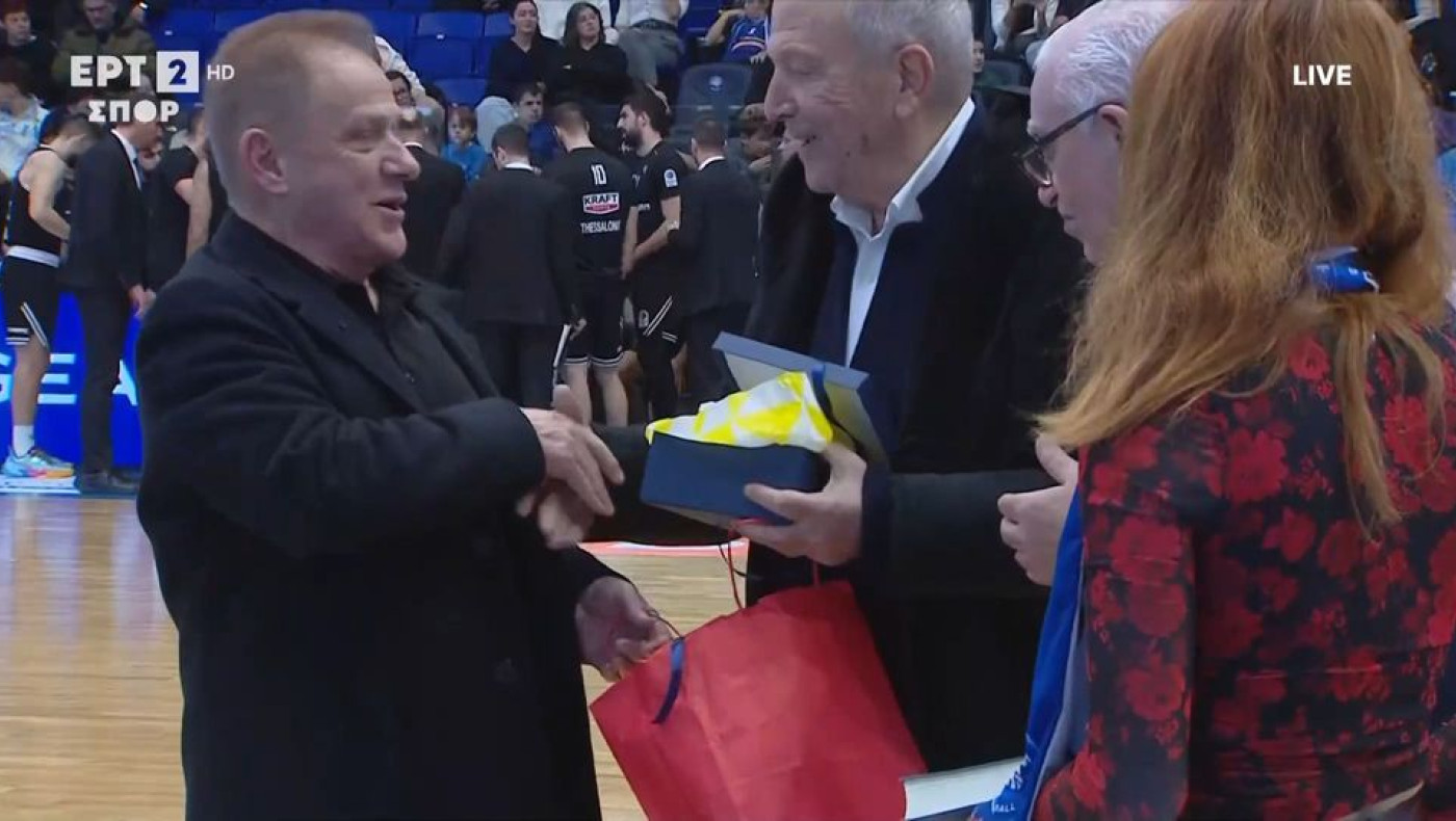 Μύκονος-ΠΑΟΚ: Γιορτινό κλίμα και τιμές σε Βεζυρτζή-Οικονομίδη πριν το τζάμπολ