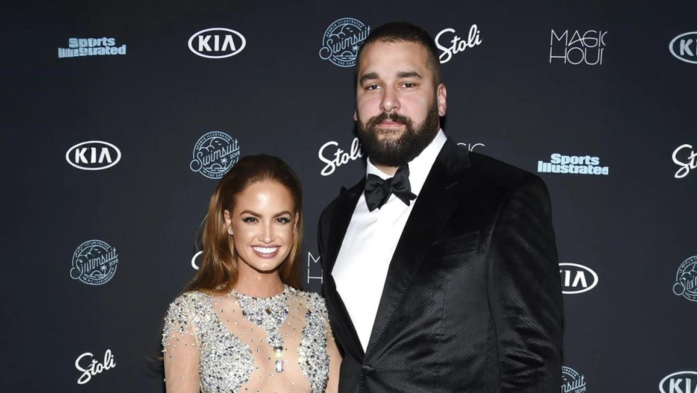 Η Χέιλι Μπέιλι δήλωσε ότι χώρισε από παλαίμαχο αθλητή λόγω του... μεγέθους του μορίου του