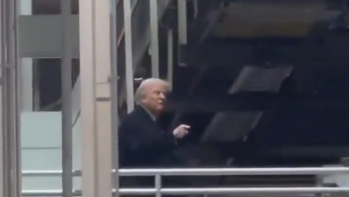 Εργαζόμενος της Ford «αντιμέτωπος» με το μεσαίο δάχτυλο του Τραμπ