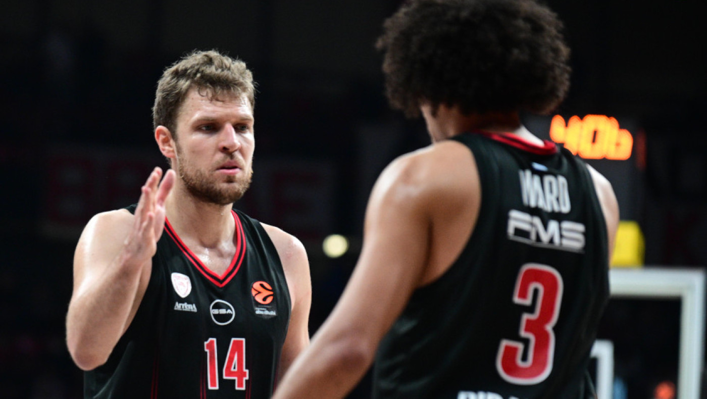 Ο διπρόσωπος Ολυμπιακός ξύπνησε στο 2ο μέρος και έκαμψε την αντίσταση της Μπάγερν