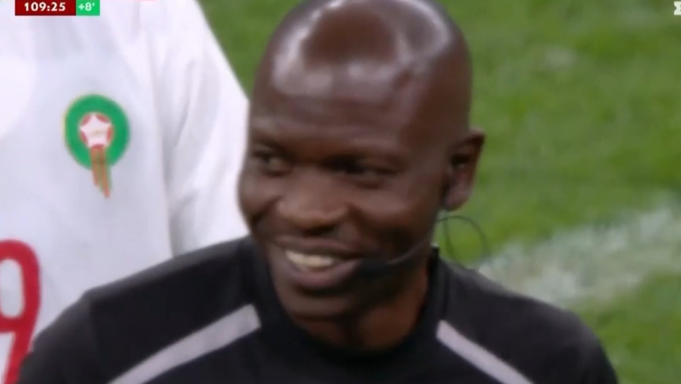 Κόπα Άφρικα: Έφερε το χάος και... γελούσε-Επικό στιγμιότυπο με τον διαιτητή