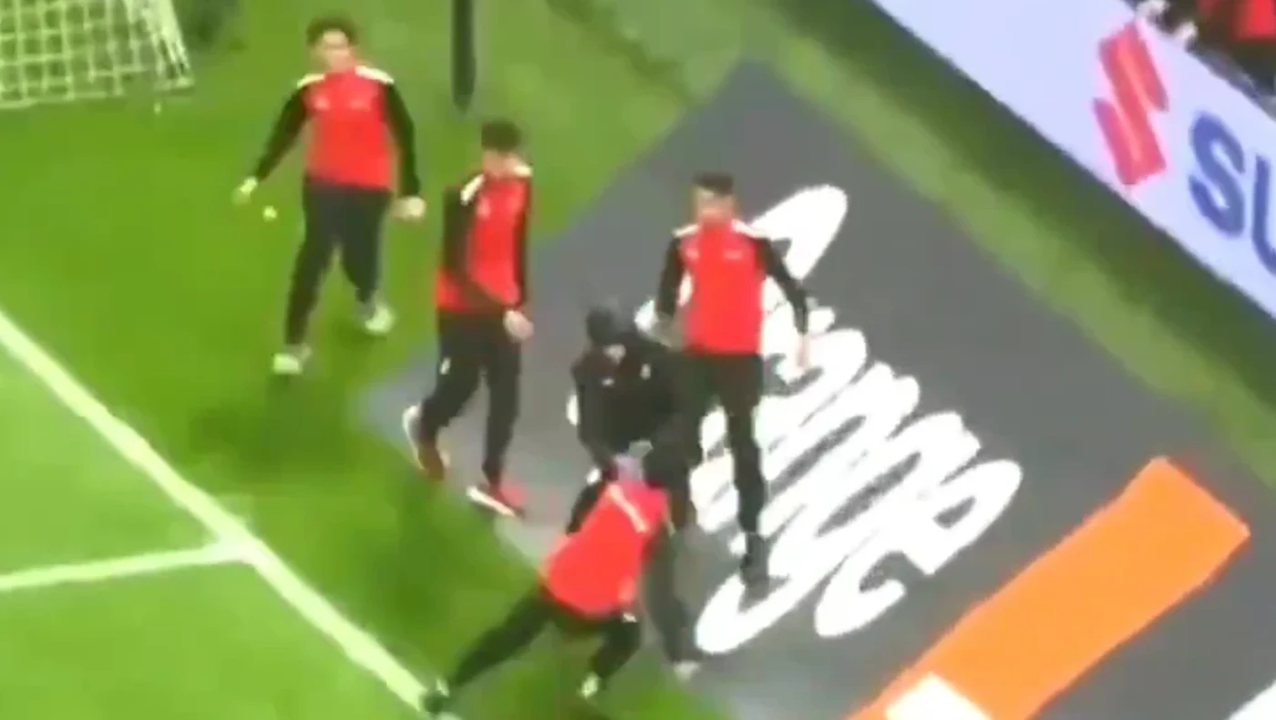 Κόπα Άφρικα: Το «έλα να δεις» με την πετσέτα του Μεντί!