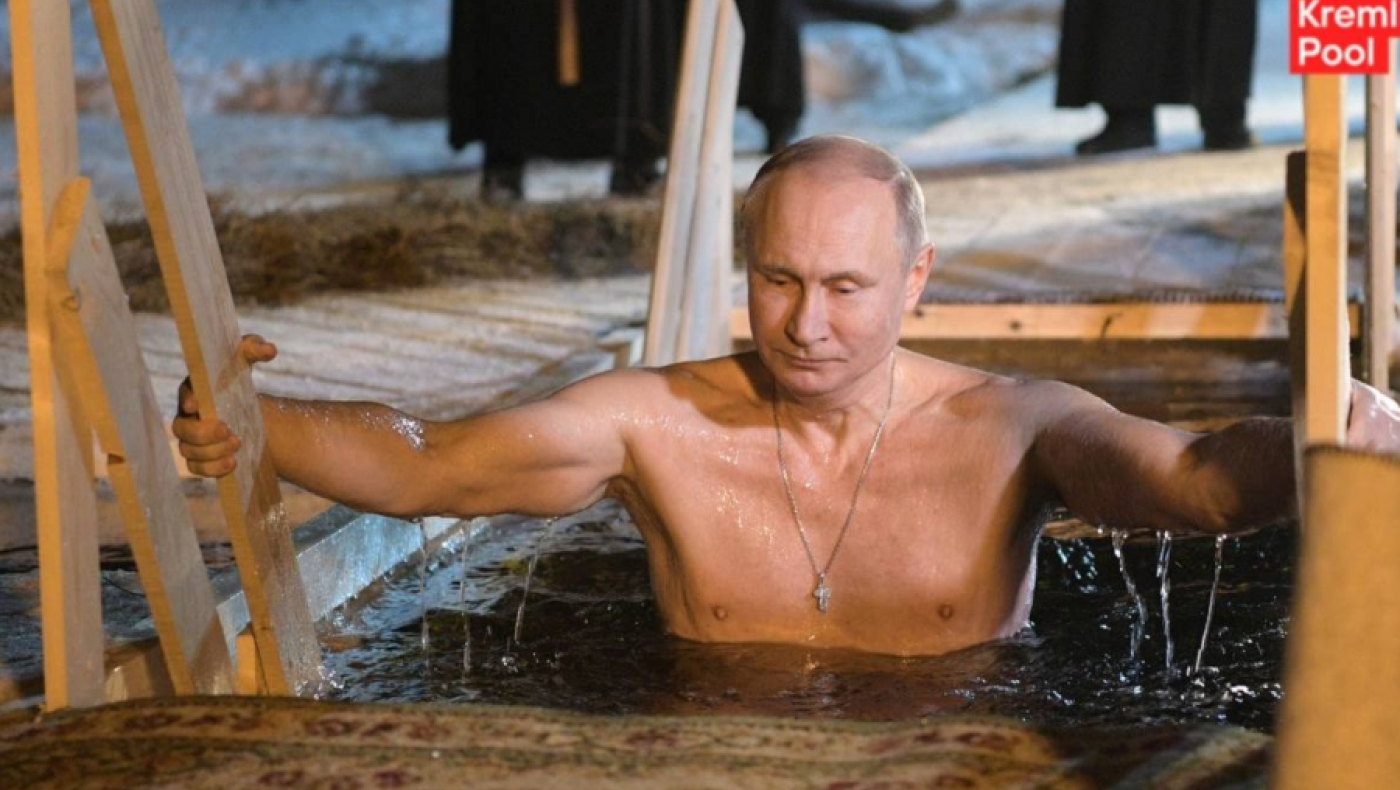 Συνεχίζει την παράδοση των Θεοφανείων ο Πούτιν: Βούτηξε σε πάγο