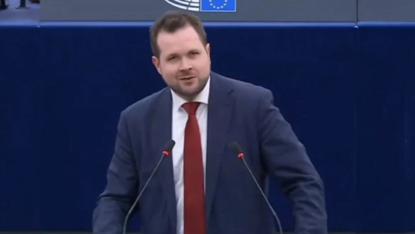 Ξέσπασμα Ευρωβουλευτή κατά Τραμπ για τη Γροιλανδία: «Άντε και... γ@@@»