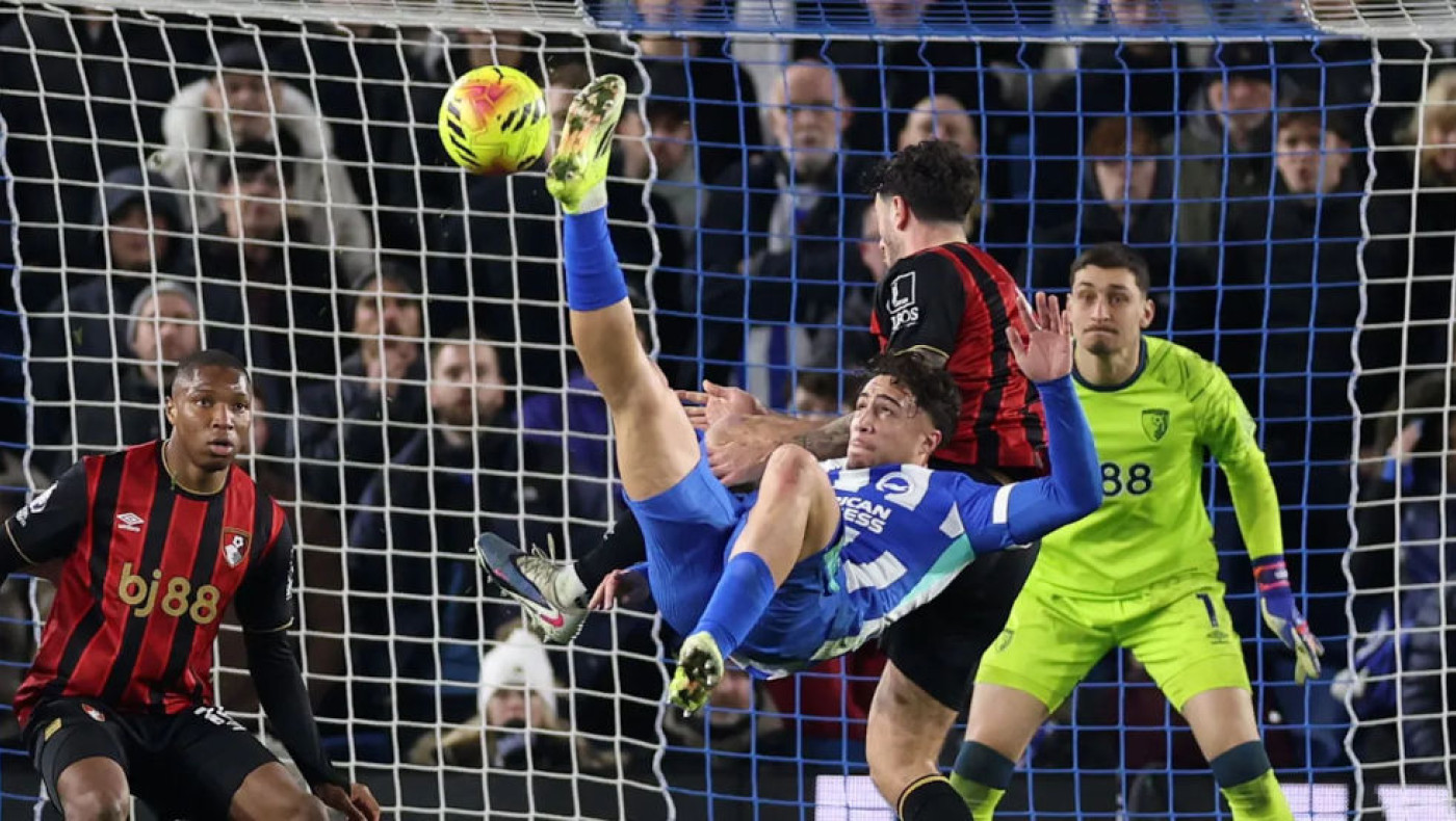 Τι γκολ έβαλες ρε Μπάμπη Κωστούλα: Ψαλιδάκι στις καθυστερήσεις και... βαθμός!