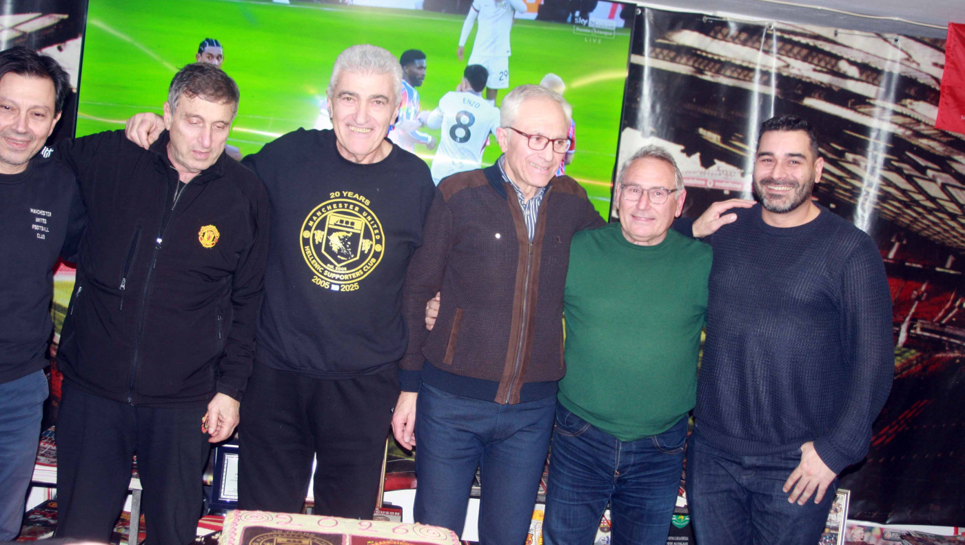 Μάντσεστερ Γιουνάιτεντ: Έκοψαν την πίτα τους τα μέλη του «Hellenic Supporters Club»