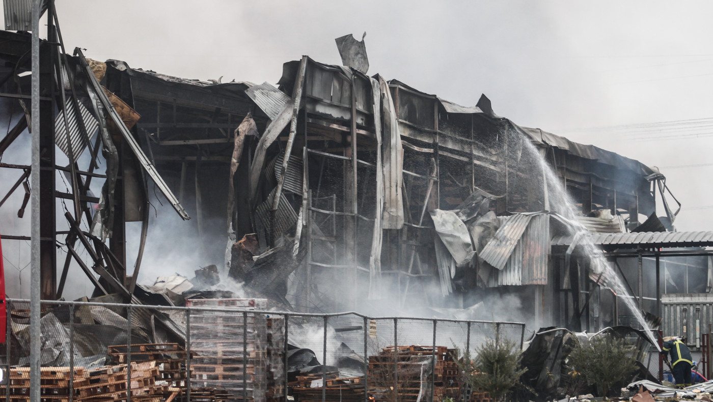 Τρίκαλα: Άγνωστη η αιτία της πυρκαγιάς στη «Βιολάντα»
