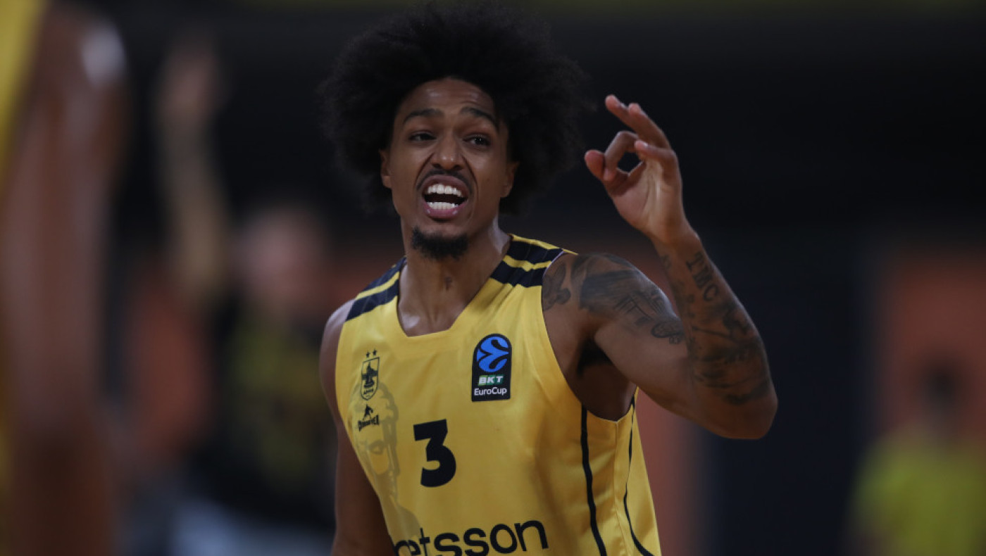 Τζόουνς: «Αν παίξουμε με την ίδια ενέργεια κόντρα στην Κλουζ θα πάρουμε την πρόκριση»