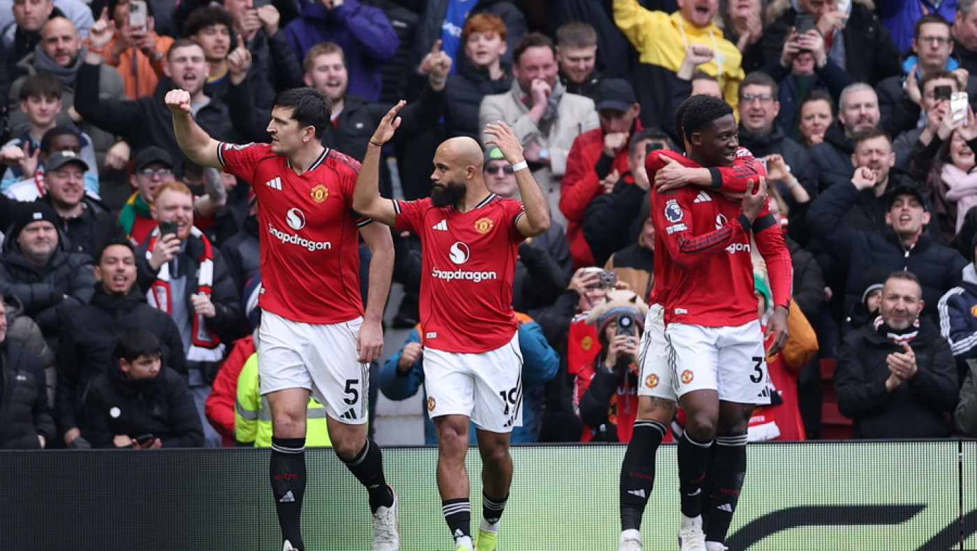 Η αναγεννημένη Γιουνάιτεντ υπέταξε και την Τότεναμ, εδραιώνοντας τη θέση της στην 4άδα