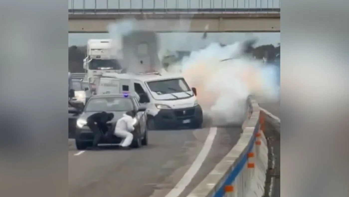 Ιταλία: «Πιστολίδι» αστυνομικών και κακοποιών σε αυτοκινητόδρομο