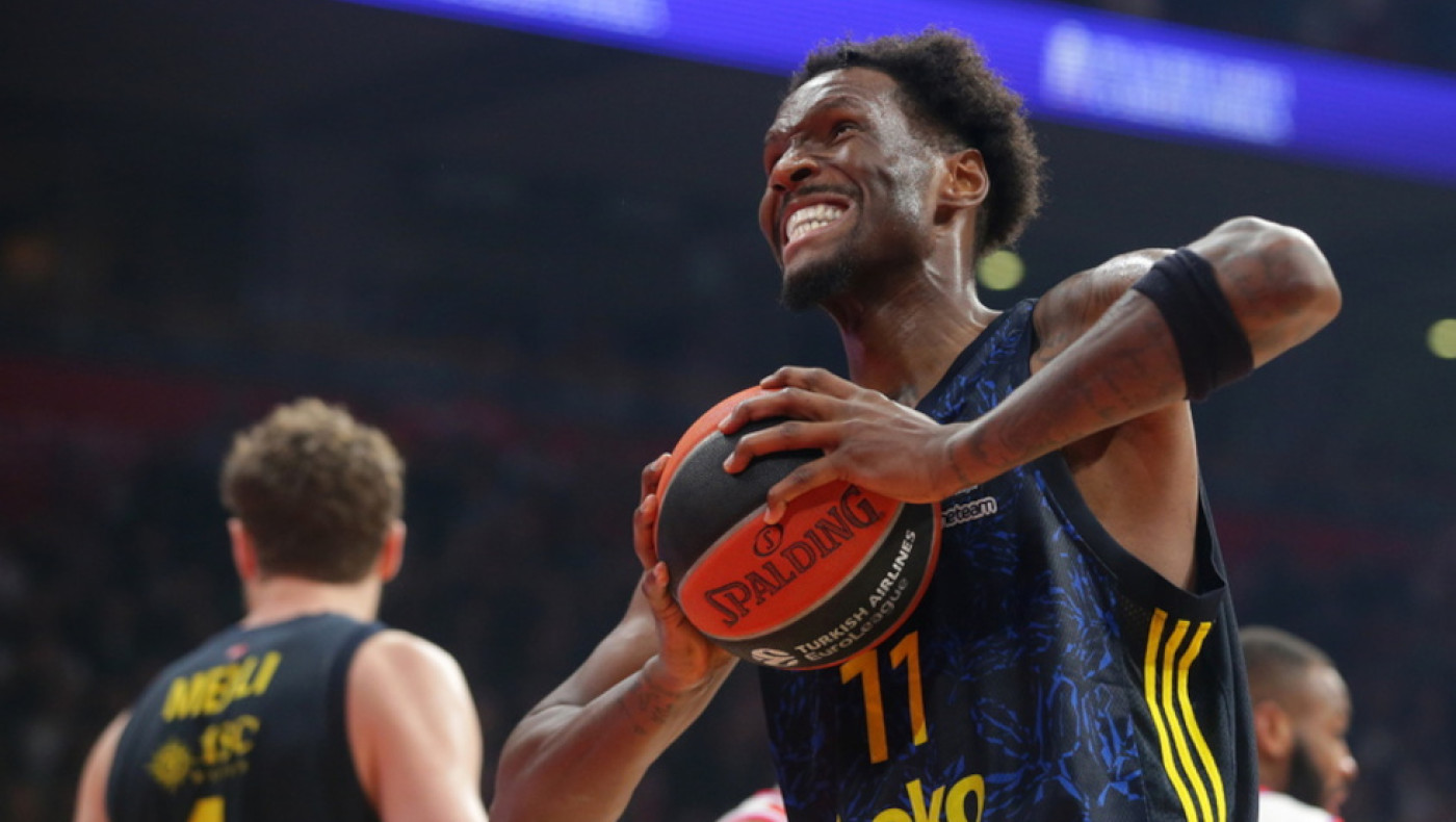 Παναθηναϊκός: Μεταμεσονύχτια άφιξη για Χέιζ Ντέβις