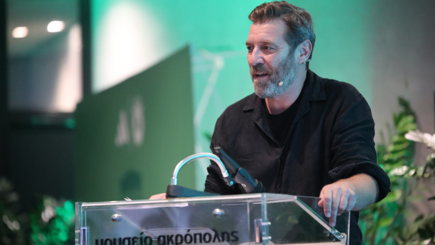 «Καρφιά» Στάνκογλου σε Σμαραγδή: «Ένας σκηνοθέτης χωρίς μνήμη»