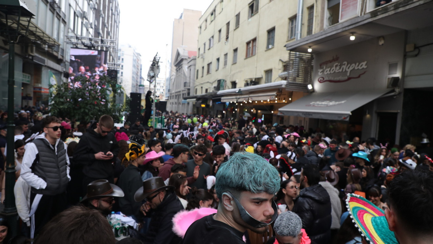 Θεσσαλονίκη: Καθαρισμός-εξπρές μετά το πάρτι της Τσικνοπέμπτης