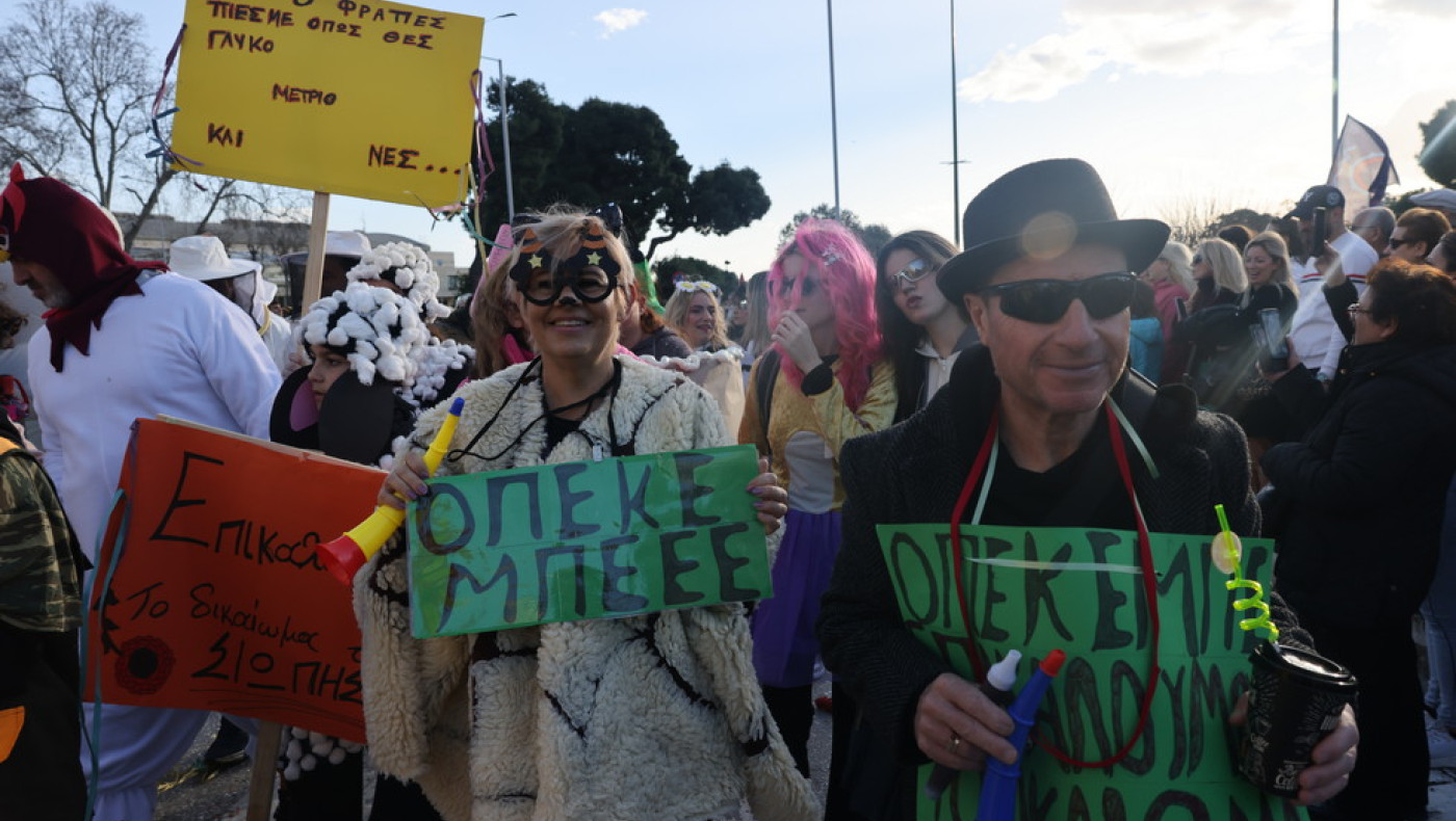 Η Θεσσαλονίκη φόρεσε τα αποκριάτικά της και βγήκε στους δρόμους